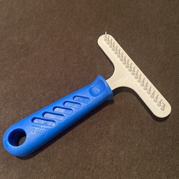 Dog Gift Bundle - Grooming Tools Nail Clippers & Chuckit Ultra Balls NEW - Picture 9 of 10